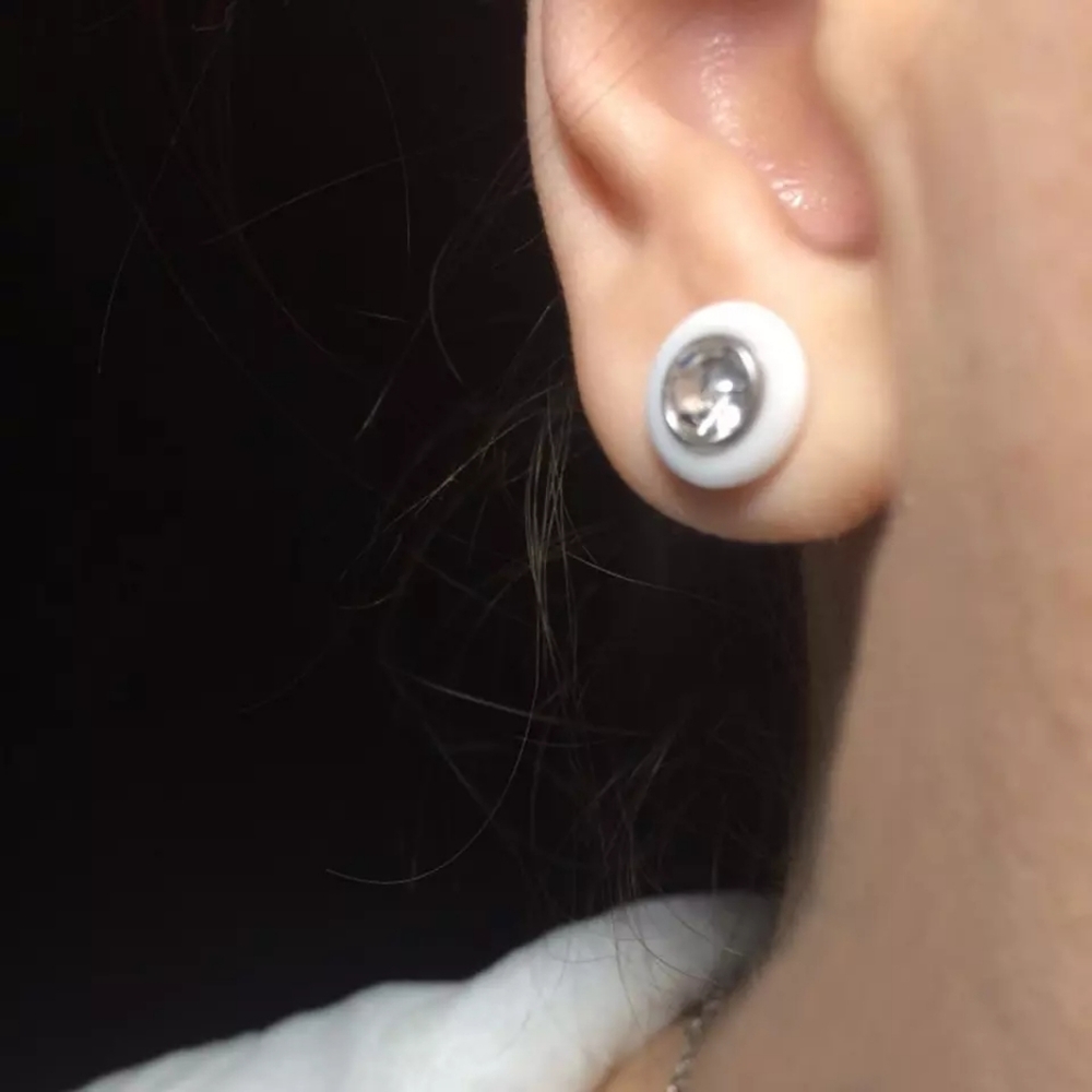 NEW White Solitaire Diamond Ceramic Stud Earrings - Picture 4 of 8